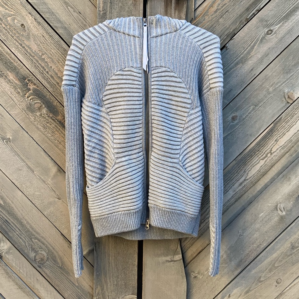 Lululemon Women’s Hooded Sweater. Size 10. Great condition!
